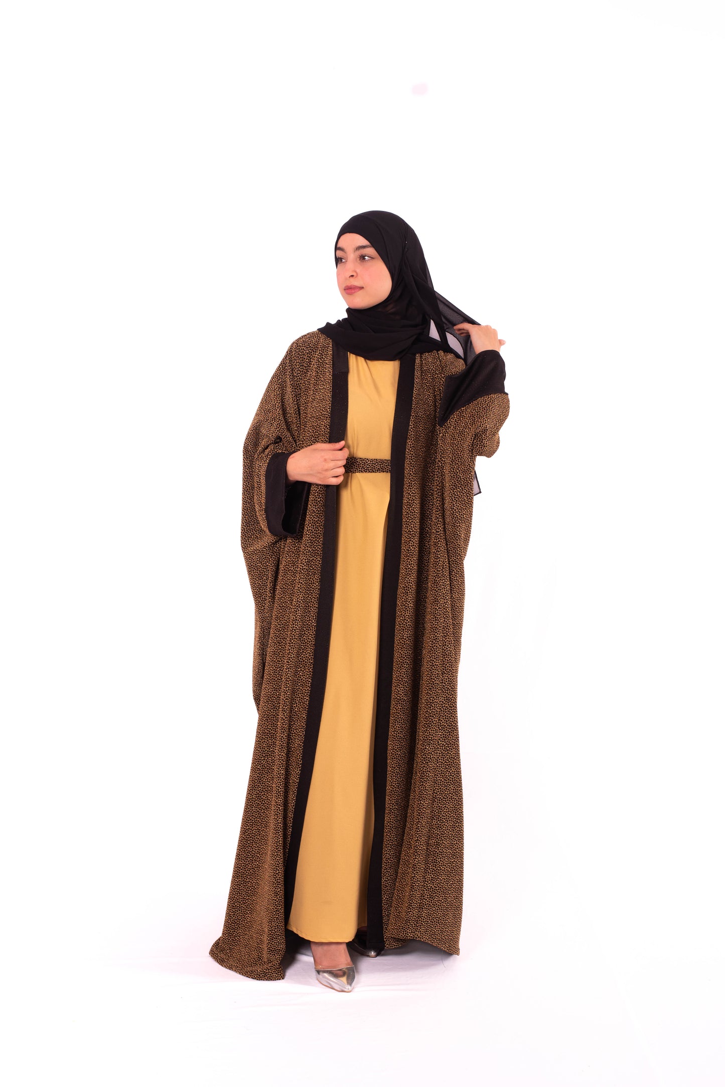 Elegant Abaya and Fond Robe – Modest & Flowing Design